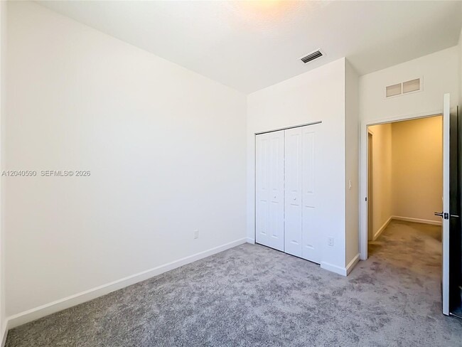 Building Photo - 4607 Hollister Ave