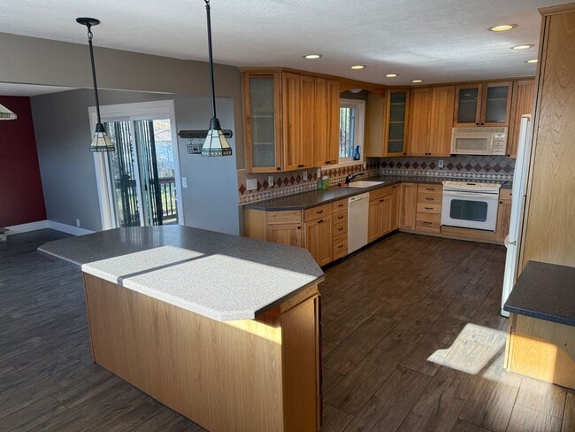 Building Photo - Newly renovated four bedroom home!