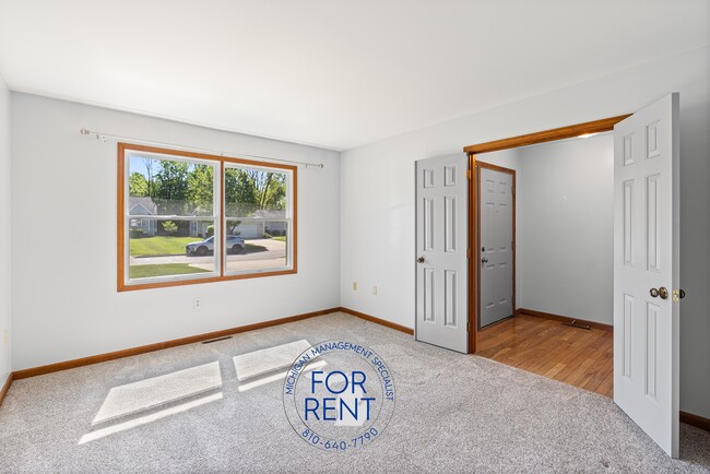 Building Photo - 3263 Silverwood Dr