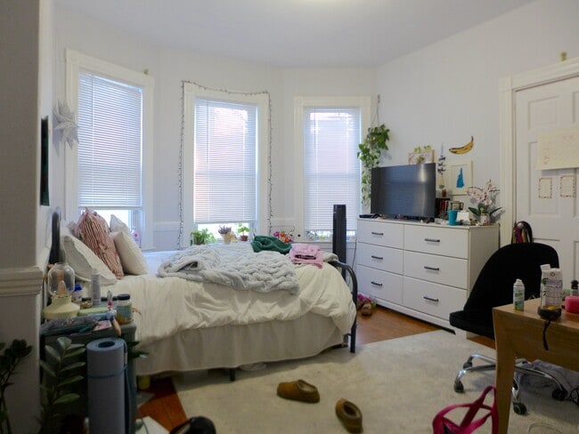 Building Photo - 6 Bucknam St