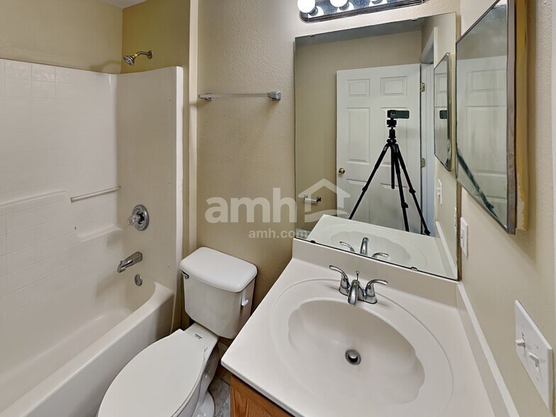 Building Photo - 7491 Volley Dr N