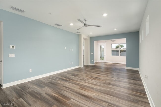 Building Photo - 42186 Edgewater Dr