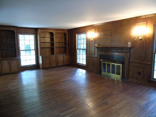 Building Photo - 3317 Lookout Dr SE