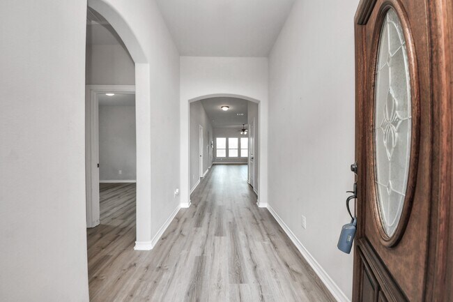 Building Photo - 2310 Brett Ct