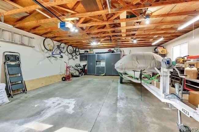 Building Photo - 1341 Catalpa Dr