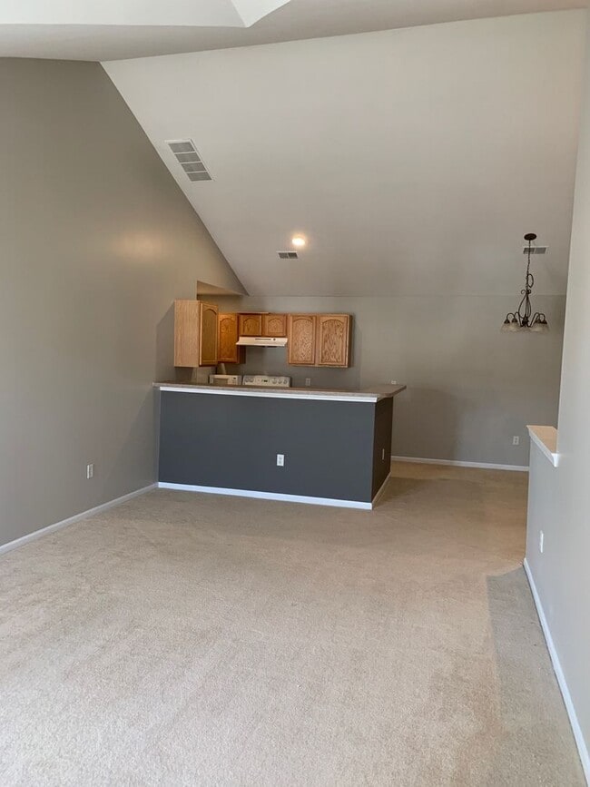 Building Photo - BEAUTIFUL SPACIOUS 2 BEDRM, 2 BATH CONDO W/ATTACHED GARAGE