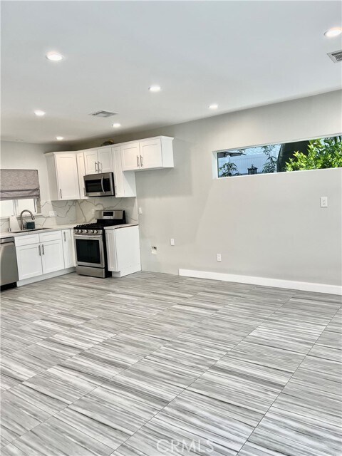 Building Photo - 11021 Whitegate Ave