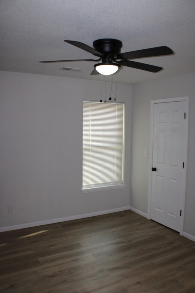 Building Photo - 3bed 1 bath in Independence - Newer Build