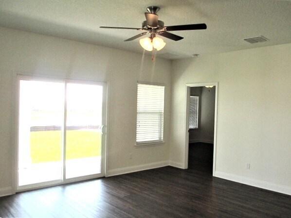 Building Photo - 898 Sunny Stroll Dr