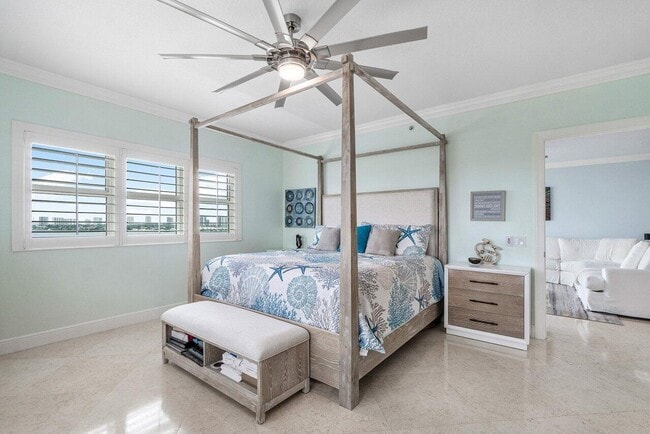 Building Photo - 2650 Lake Shore Dr