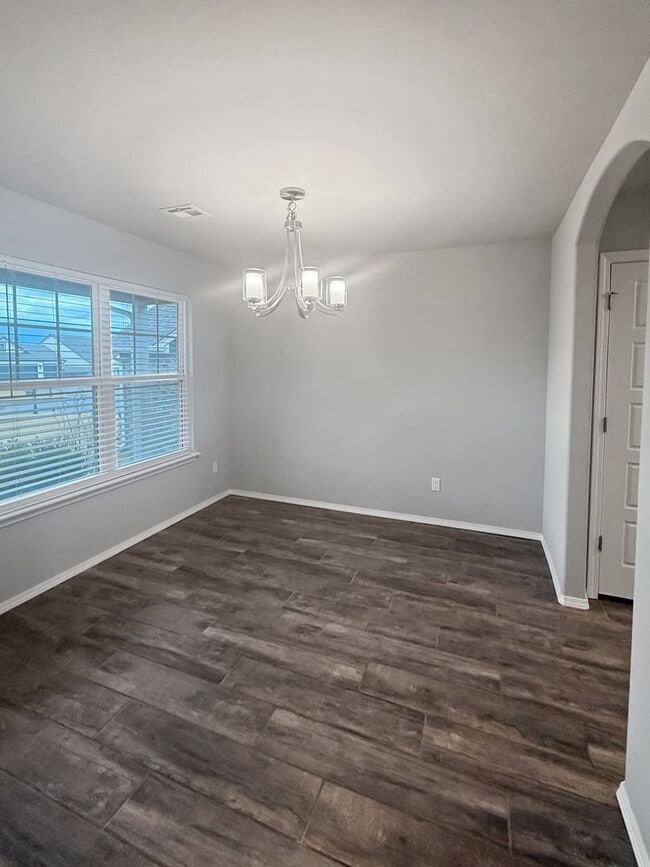 Building Photo - Modern 3-Bedroom Home in Gated Seven Oaks South