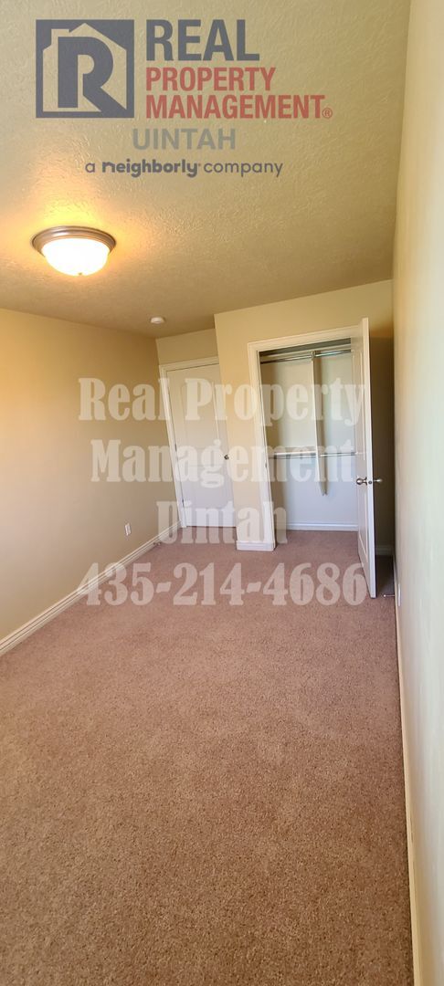 Building Photo - 431 E Gray Fox Ln