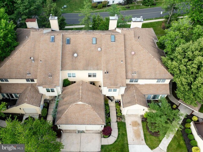 Building Photo - 1410 Chanticleer