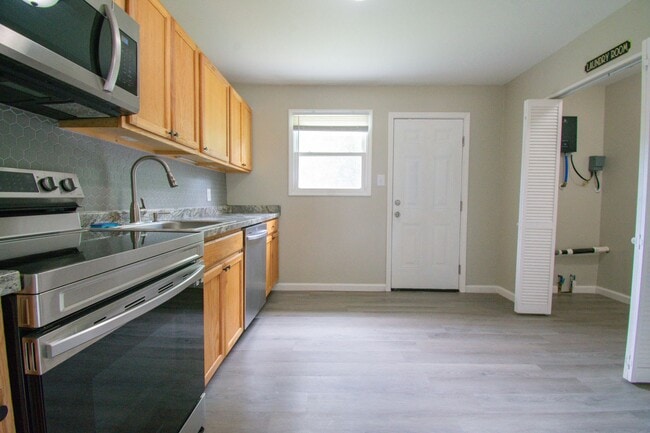 Building Photo - 1401 Thelbert Dr