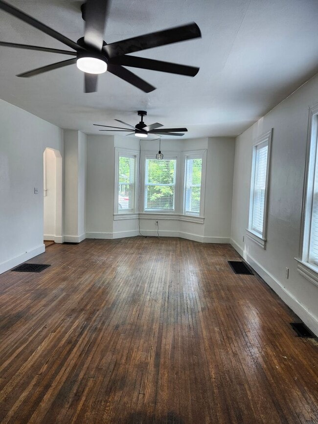 Building Photo - 2 Bedroom 1 bath home in Red Bank, TN