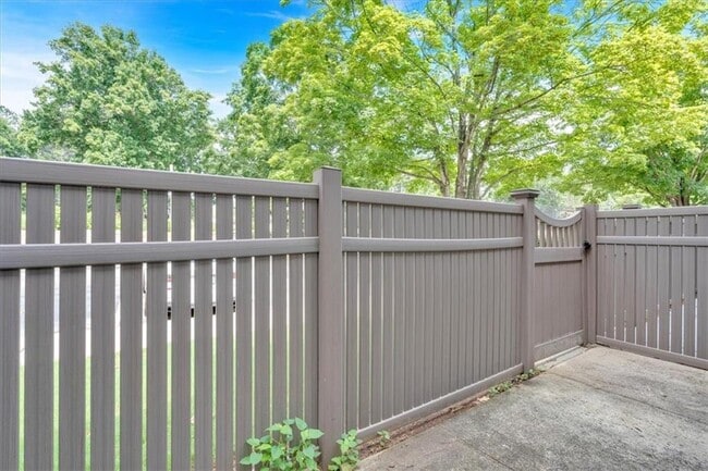 Building Photo - 202 Park Ridge Cir