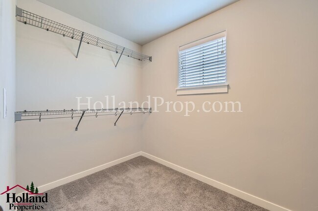 Building Photo - ** NEW PRICE ** Gorgeous 3-Bed Hillsboro H...