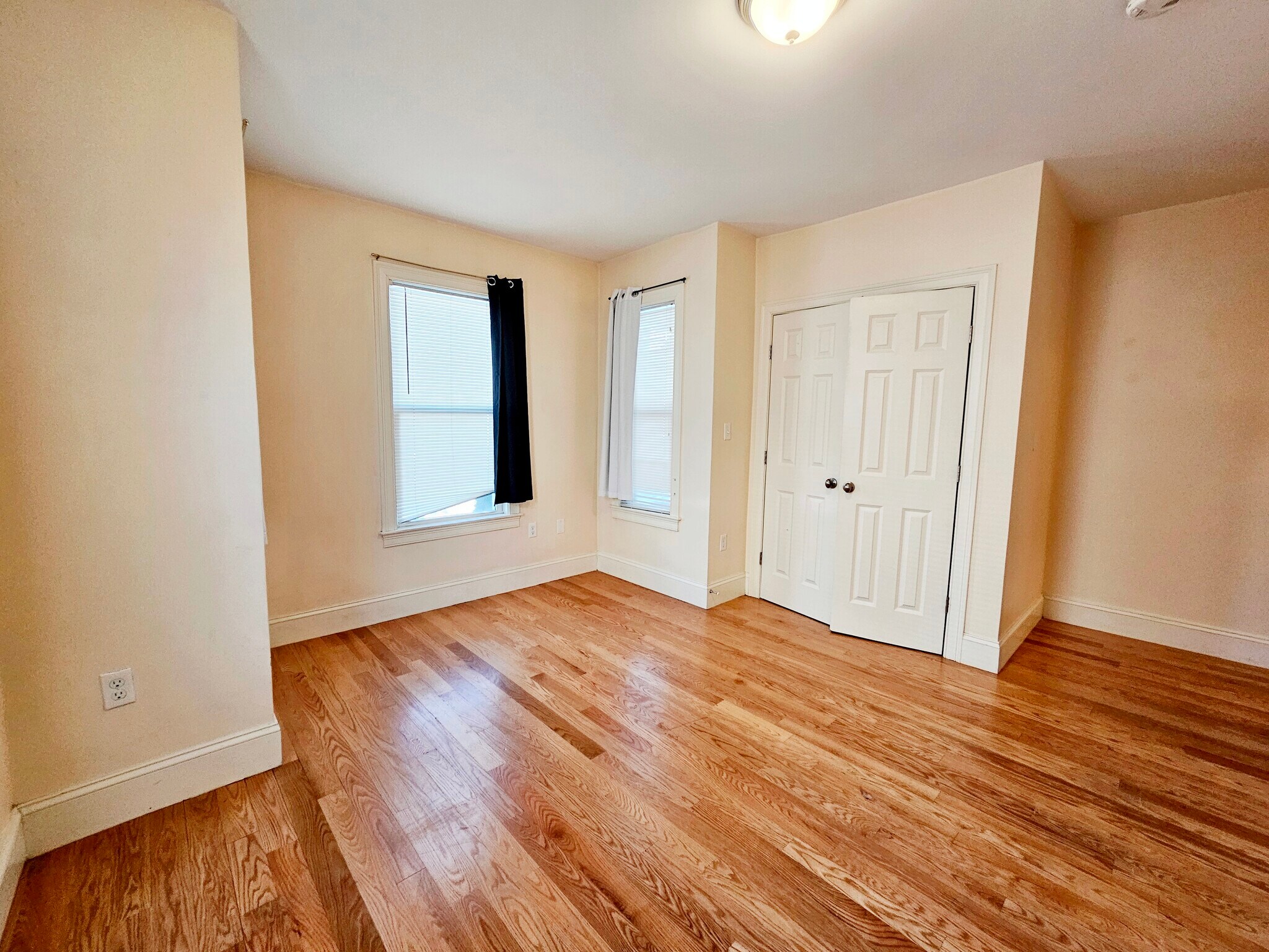 Building Photo - 35 Pratt St