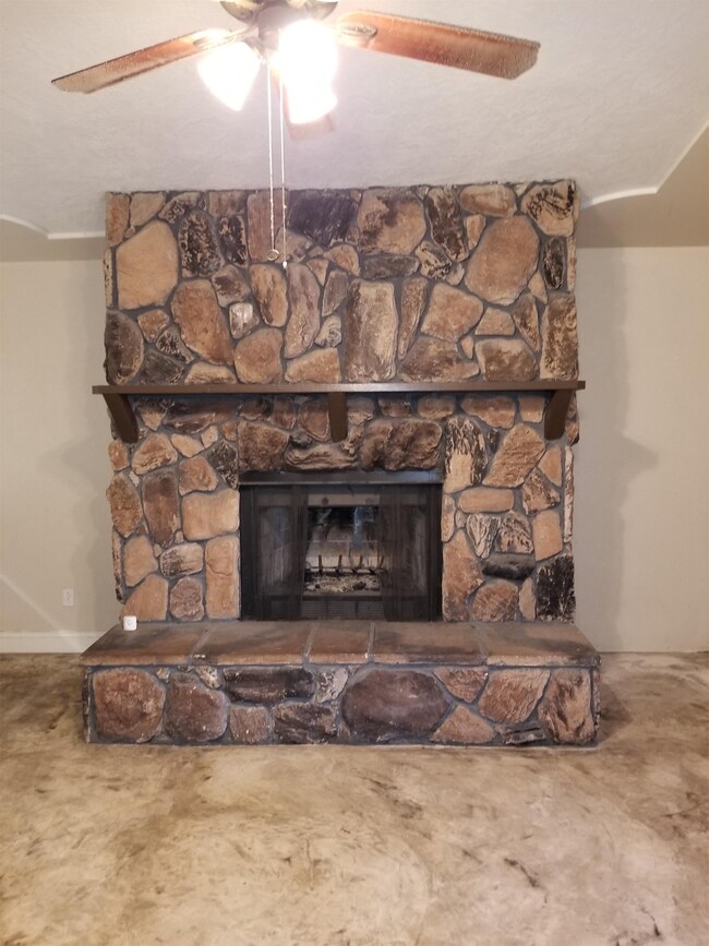 Building Photo - 3408 Moonview Dr