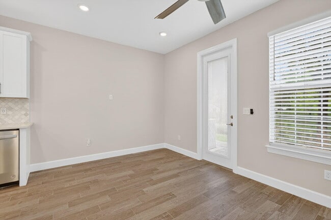 Building Photo - 1887 SE Ocean Cove Way