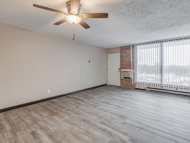 Building Photo - 2331 E Market St