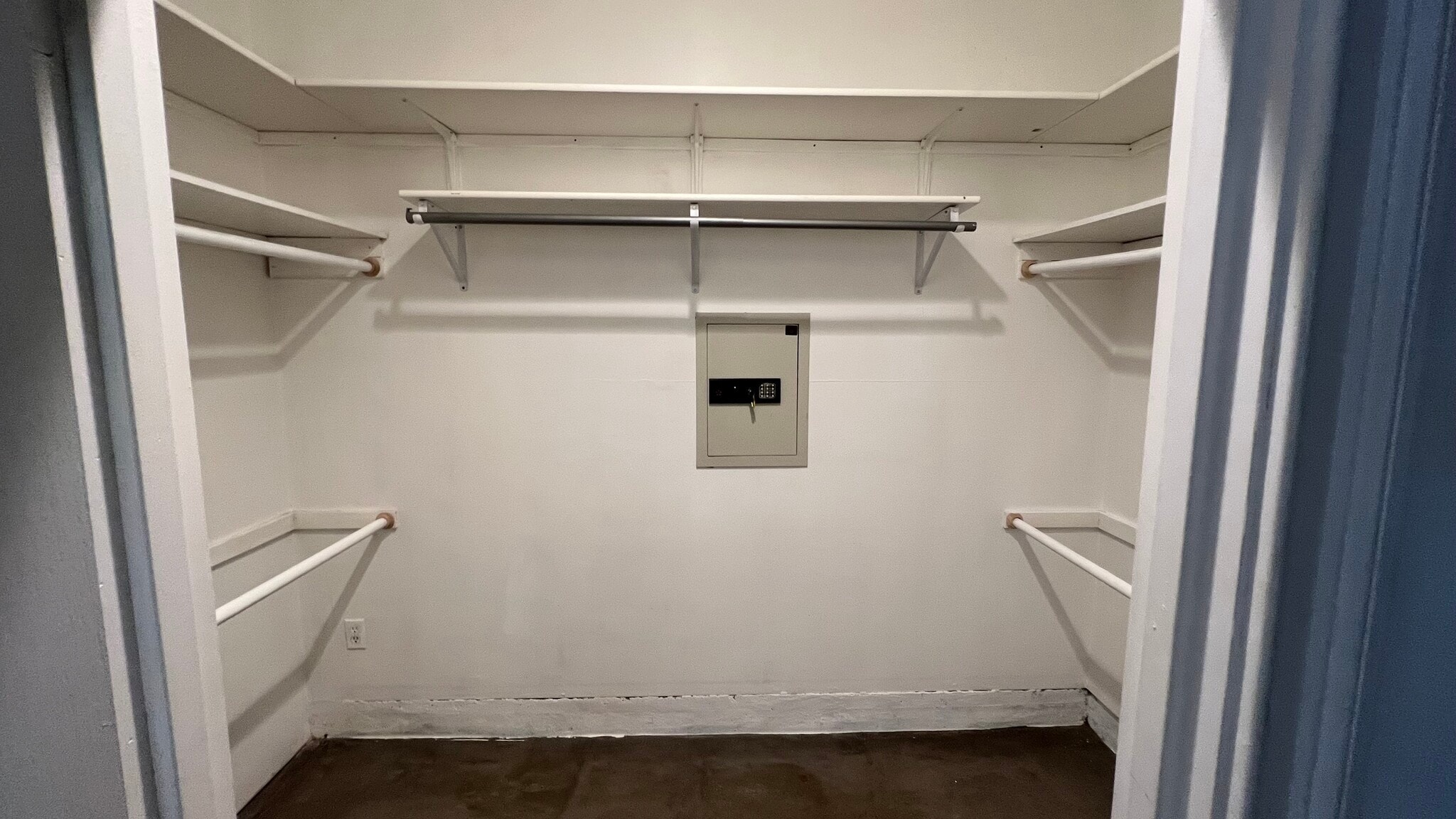 Building Photo - 17858 Sidwell St