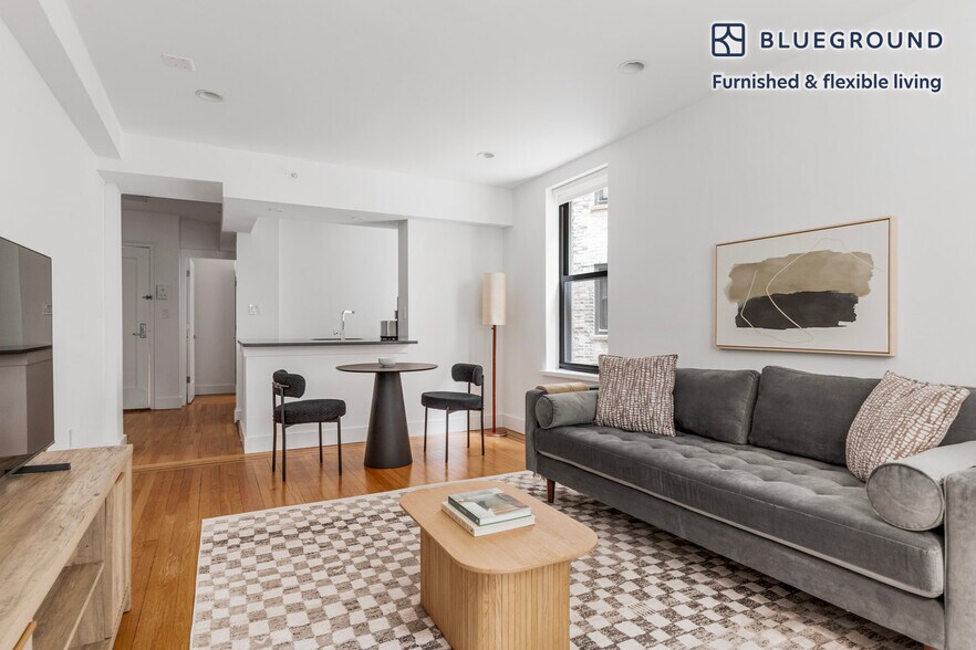 Building Photo - 10 W 65th St