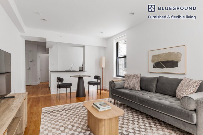 Building Photo - 10 W 65th St