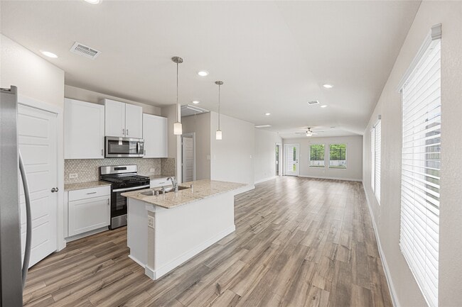 Building Photo - 7103 Blue Oak Dr