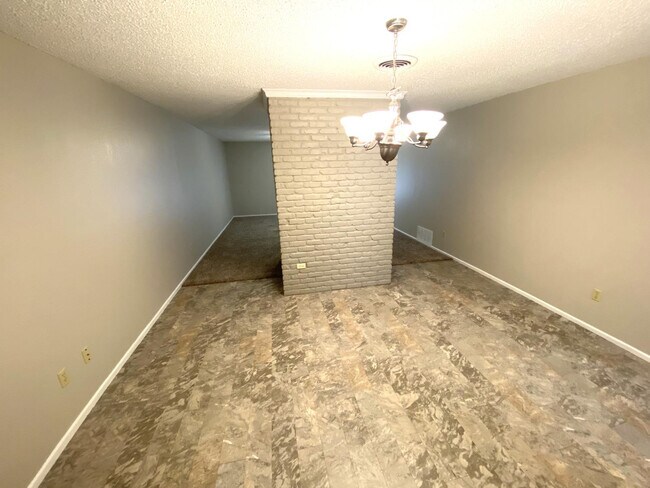 Building Photo - 9818 Jordan Ave