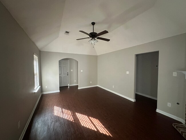 Building Photo - Charming 3BR/2BA Bartlett Area Home | Soaring High Ceilings, Fireplace & 2-Car Garage