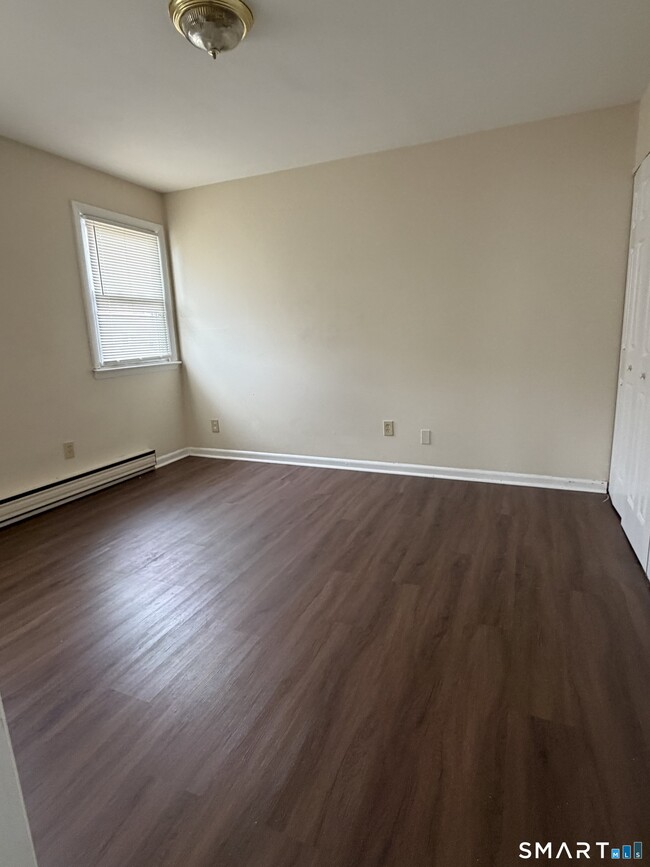 Building Photo - 179 Elm St