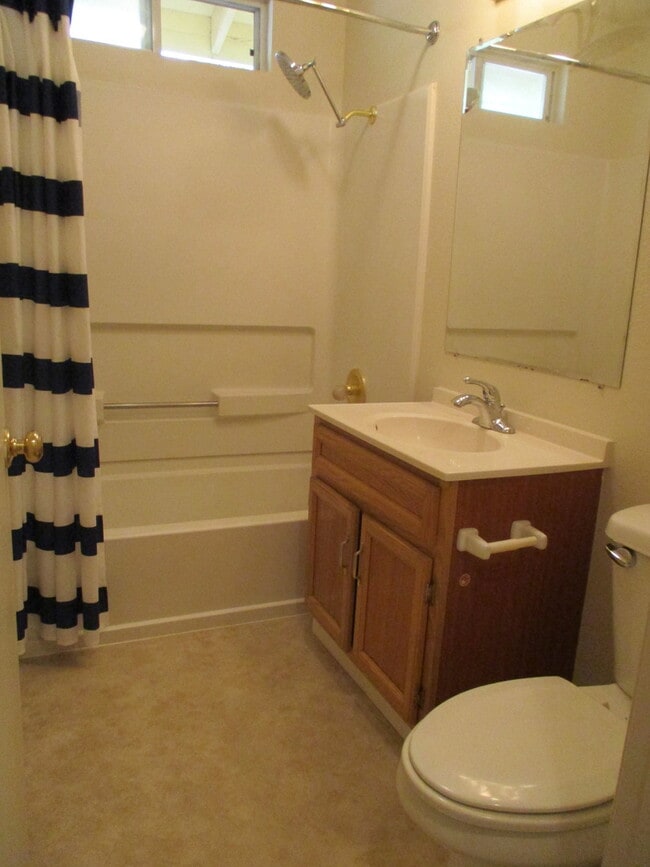Building Photo - Cute Home Boasting Hardwood, close to Enlo...