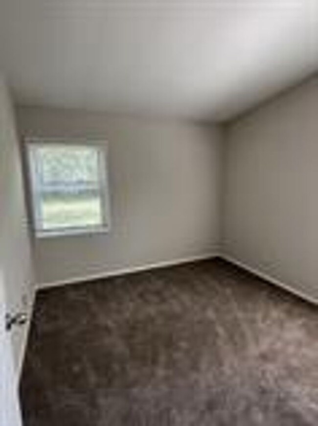 Building Photo - 1831 Parkdale Dr