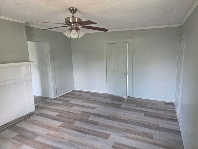 Building Photo - 2 bed/1 bath House Under Renovations