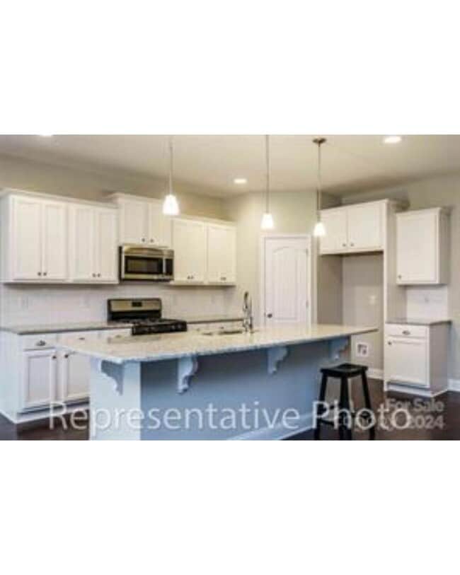 Building Photo - 7681 Tanglewood Wy