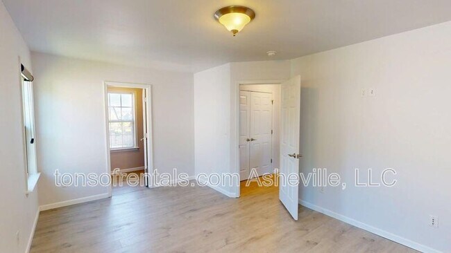 Building Photo - 33 Mallard Run Dr
