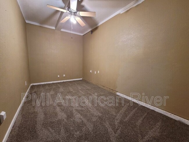 Building Photo - 998 Bay Shore Dr