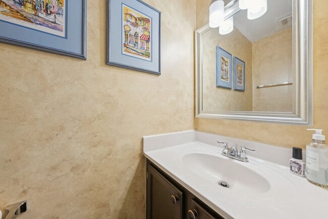 Building Photo - Welcome home to this beautifully updated end-unit townhome in the heart of Kingstowne — one of No...