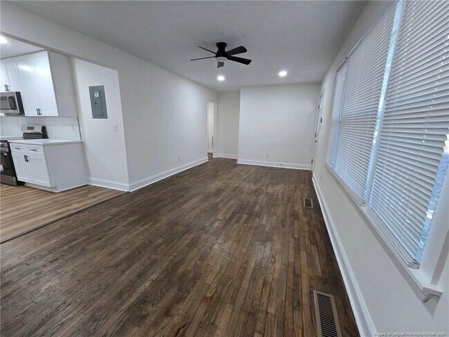 Building Photo - 4909 Walnut Dr