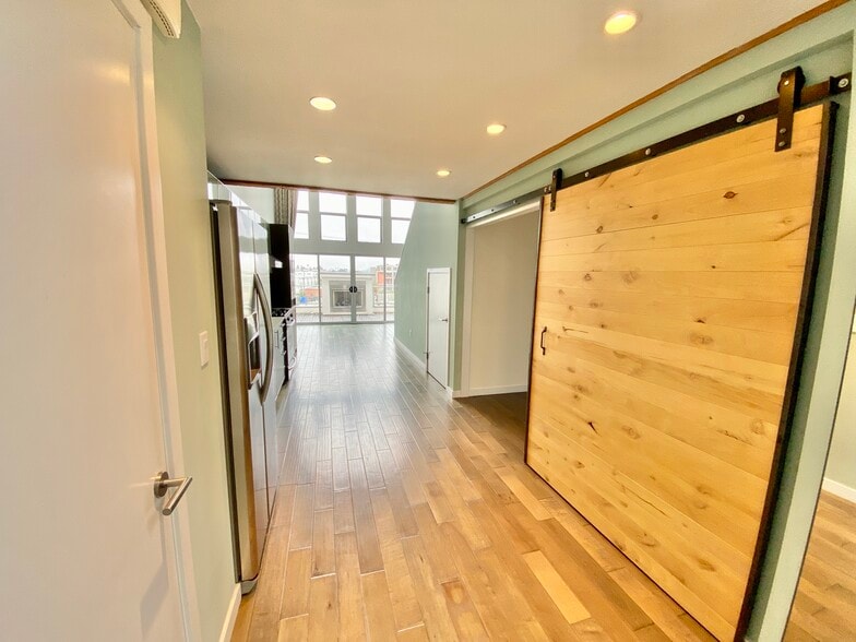 Building Photo - 4215 Glencoe Ave