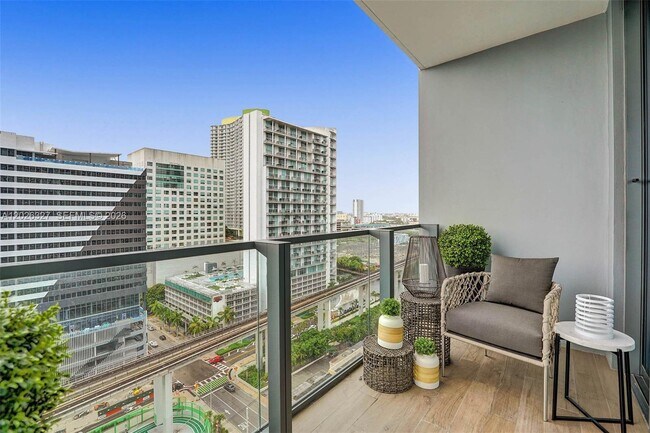 Building Photo - 88 SW 7th St