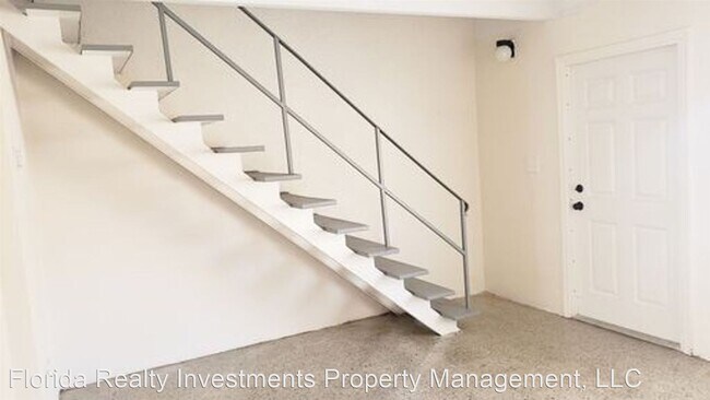 Building Photo - 827 E University Blvd