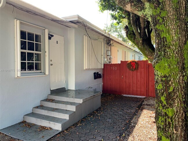 Building Photo - 750 NE 86th St