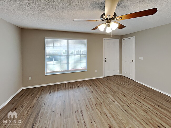 Building Photo - 2716 Pinewood Blvd N