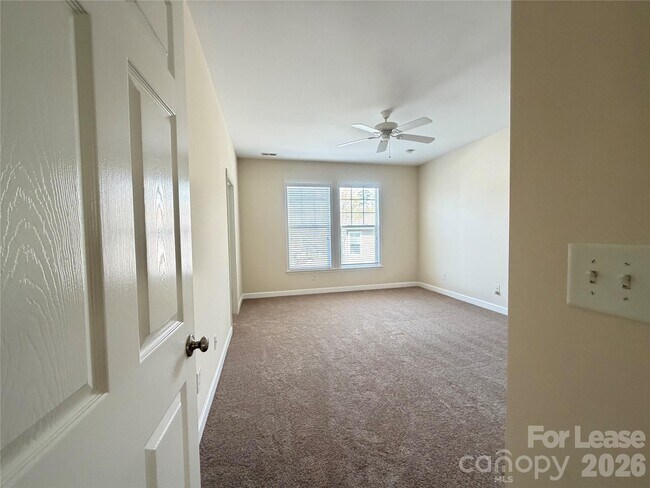 Building Photo - 9315 Rosalyn Glen Rd