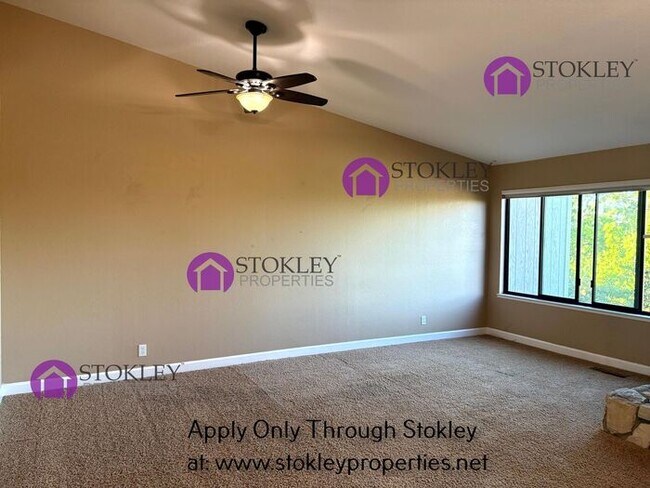 Building Photo - 1542 Ashwood Dr