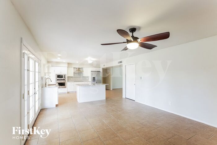 Building Photo - 5715 S Siesta Ln