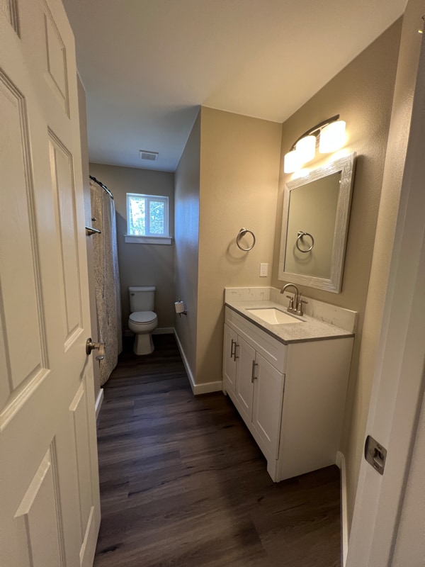 Building Photo - 1032 N Helen Ln