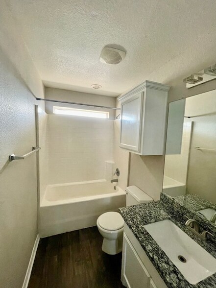 Building Photo - 2527 Pascal Ct